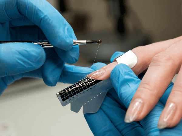 allungamento unghia con cartina